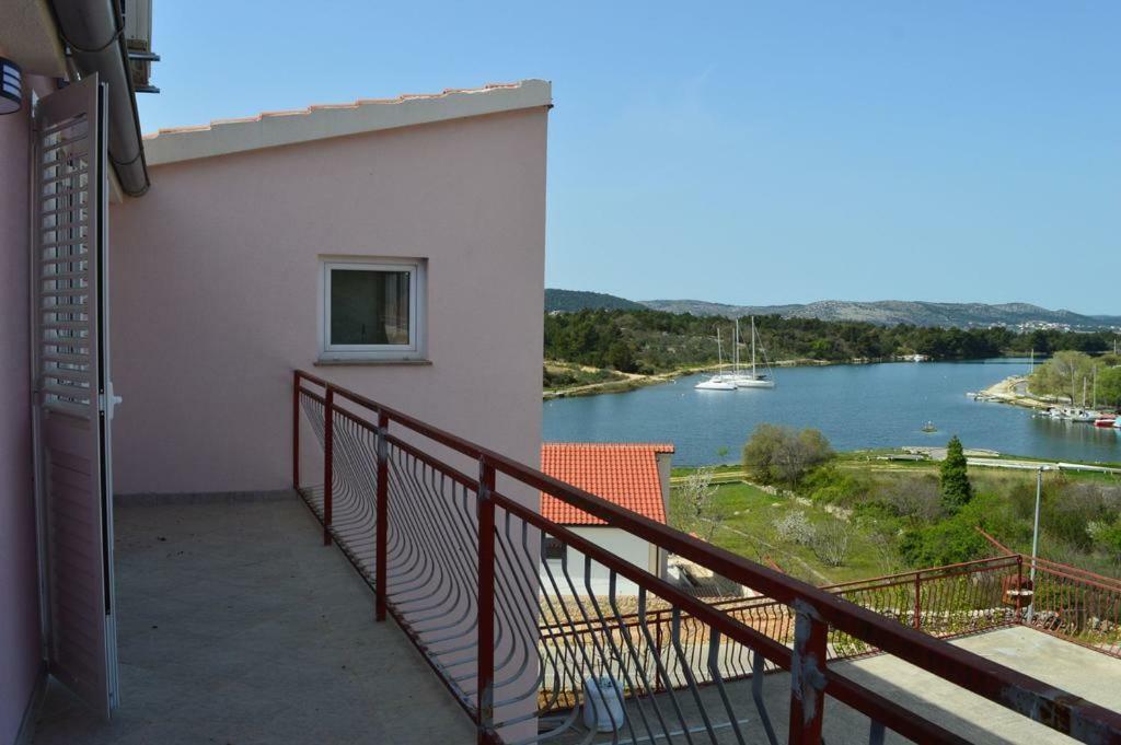 Apartmani Slavica شيبينيك المظهر الخارجي الصورة